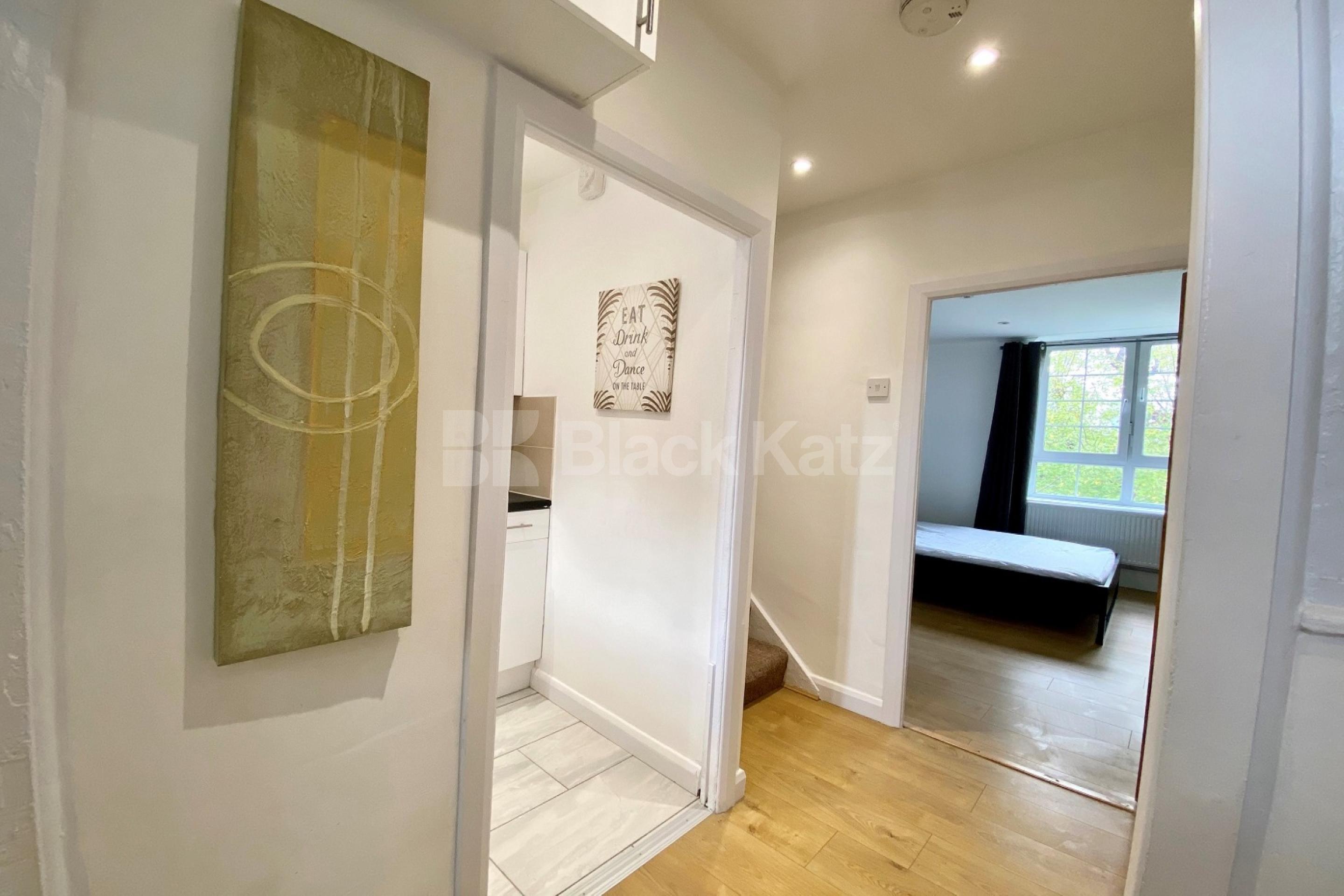 Recently redecorated throughout with neutral decor and wooden floors Pardoner Street, London Bridge / Borough SE1